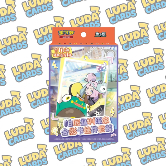 LUDACARDS - POKEMON: Paldea Trainer Photo Card Charm Set - Blind Special Collection CHN - (Prodotto da collezione)